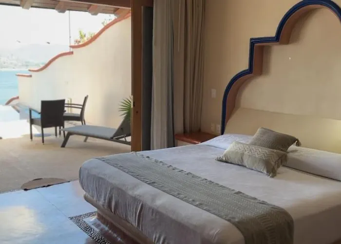 Del Pescador Zihuatanejo