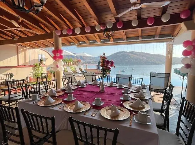 Del Pescador Zihuatanejo