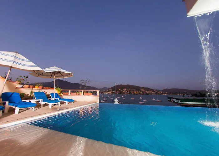 Del Pescador Zihuatanejo