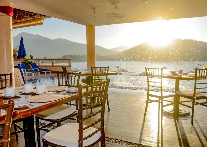 Del Pescador Zihuatanejo